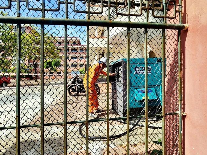Thực hiện chỉ đạo của Giám đốc Công ty Điện lực Thanh Hóa, tại từng điểm thi, các Điện lực trực thuộc phối hợp chặt chẽ với Hội đồng thi trong việc kiểm tra, bố trí máy phát dự phòng đồng thời điều động lực lượng ứng trực 24/24h, đảm bảo mục tiêu không để xảy ra gián đoạn cung cấp điện.