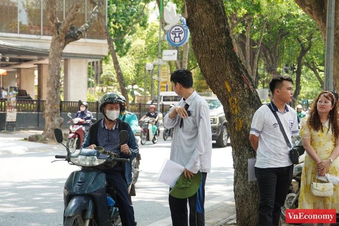 2026 là năm có số thí sinh đăng ký dự thi tốt nghiệp THPT cao nhất từ trước đến nay, đạt mức kỷ lục 1.223.776 em (tăng 61.642 thí sinh so với năm trước). Trong đó, số thí sinh đang học lớp 12 là 1.159.932 (chiếm 94,78%), có 63.844 thí sinh tự do (chiếm 5,22%).