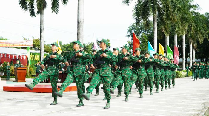 Duyệt đội ngũ tại buổi lễ.