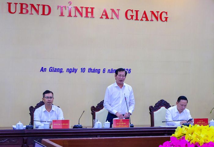 Phó Chủ tịch UBND tỉnh An Giang Lê Văn Phước phát biểu kết luận hội nghị.