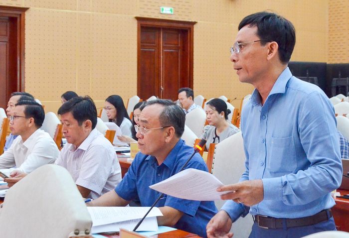 Đại biểu ý kiến thảo luận tại hội nghị.