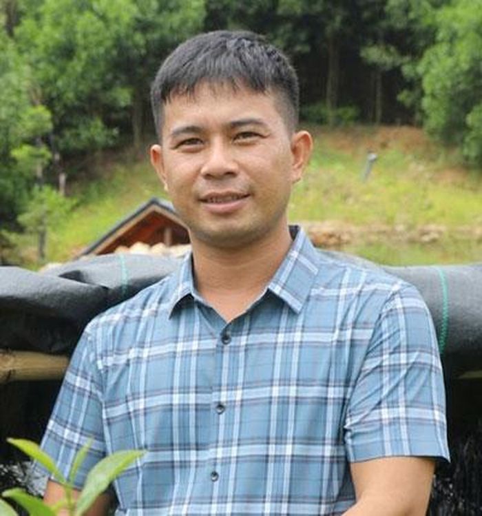 "Chứng kiến rừng tự nhiên ngày một nghèo nàn, những loại thảo dược quý dần biến mất, chúng tôi không cam lòng. Được Đảng ủy, chính quyền xã định hướng, hỗ trợ, chúng tôi đã chủ động đi học hỏi kinh nghiệm tại các trường đại học, các vùng dược liệu lớn để đưa cây thuốc về lại với rừng" - Anh Đỗ Văn Toàn, Giám đốc Hợp tác xã Dược liệu Tuấn Đạo.