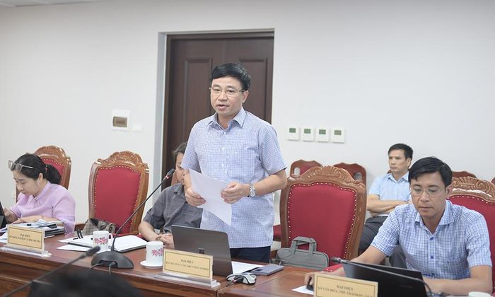 Lãnh đạo Ban Quản lý các khu công nghiệp tỉnh tham luận về giải pháp bứt phá năng suất lao động khi áp dụng đổi mới sáng tạo.