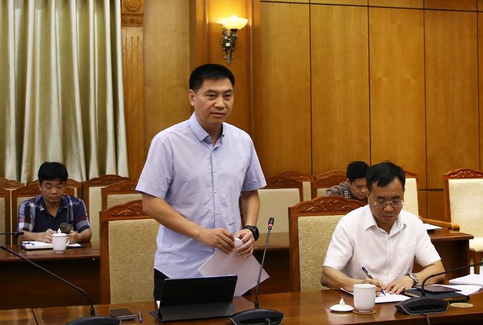 Đại diện lãnh đạo Sở Tài chính phát biểu ý kiến đóng góp.