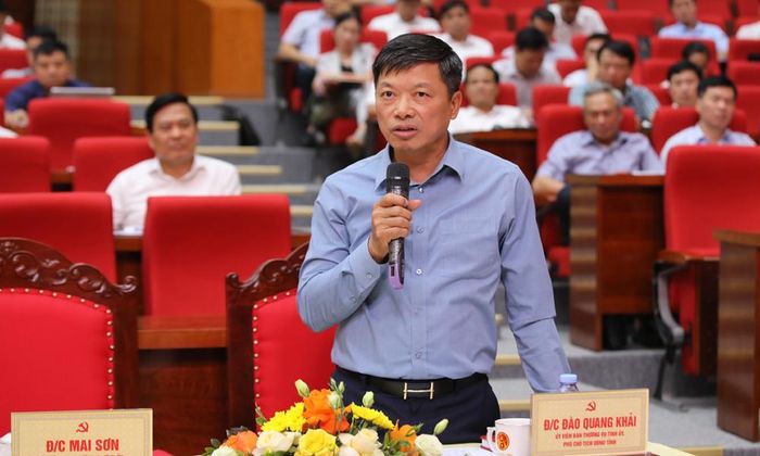 Phó Chủ tịch UBND tỉnh Đào Quang Khải làm rõ thêm một số nội dung các xã, phường kiến nghị.