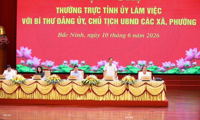 Các đồng chí Thường trực Tỉnh ủy chủ trì hội nghị.