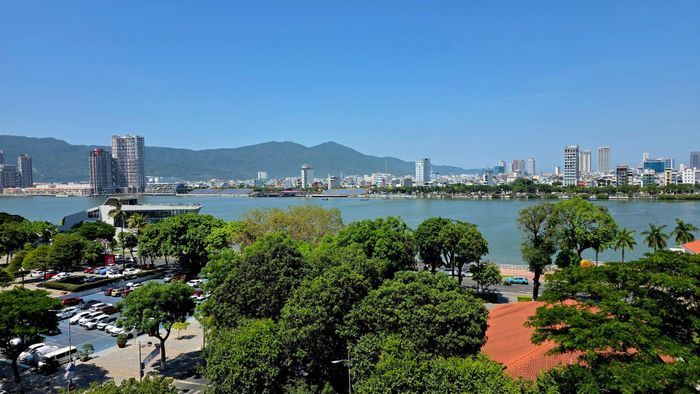 Một góc trung tâm đô thị thành phố. Ảnh: TRỌNG HUY