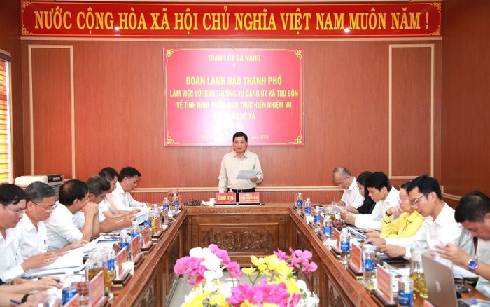 Phó Chủ tịch Thường trực HĐND thành phố Trần Phước Sơn chủ trì buổi làm việc. Ảnh: ĐẮC MẠNH