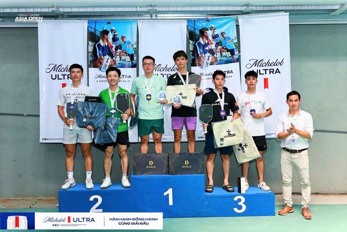 Vận động viên Bảo Lê và Xuân Nam giành Huy chương Vàng nội dung đôi nam Advance 19+. Ảnh do nhân vật cung cấp