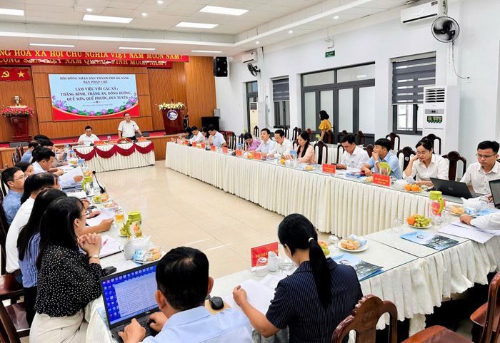 Ban Pháp chế HĐND thành phố làm việc với các xã: Thăng Bình, Đồng Dương, Quế Phước, Quế Sơn, Thăng An và Duy Xuyên. Ảnh: ALĂNG NGƯỚC