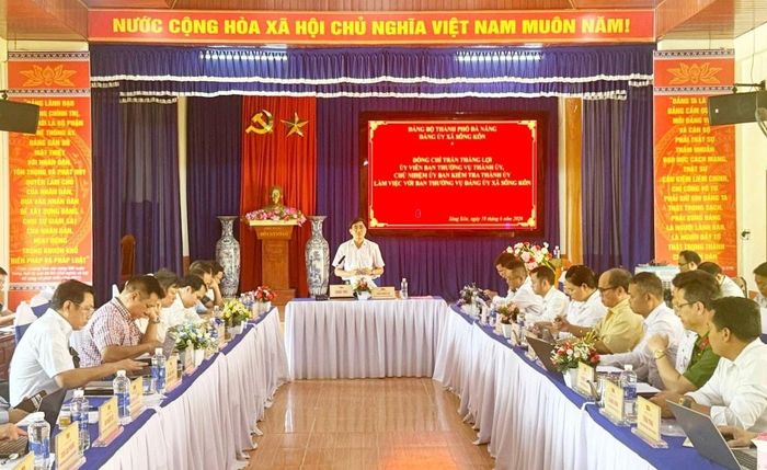 Chủ nhiệm Ủy ban Kiểm tra Thành ủy Trần Thắng Lợi phát biểu chỉ đạo tại buổi làm việc với xã Sông Kôn. Ảnh: PV