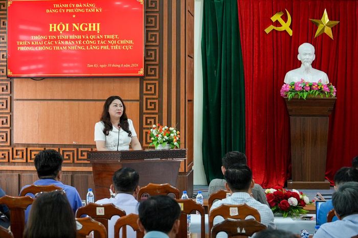 Bí thư Đảng ủy phường Tam Kỳ Nguyễn Thị Thu Lan phát biểu tại hội nghị. Ảnh: HỒ QUÂN
