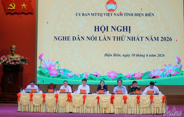 Các đồng chí chủ trì hội nghị "Nghe dân nói".