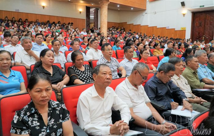 Bí thư chi bộ, Tổ trưởng Tổ dân phố, Trưởng ban Công tác Mặt trận khu dân cư đại diện cho Nhân dân tham dự hội nghị.