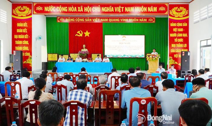Hội nghị tiếp xúc cử tri tại xã Xuân Đông. Ảnh: Thúy Hằng