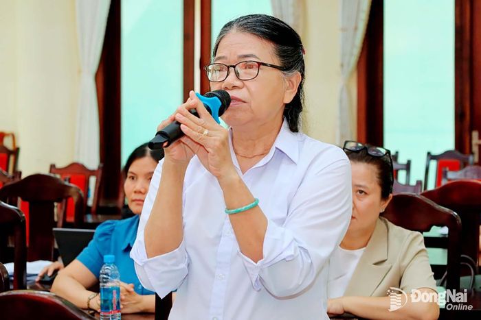 Cử tri phường Tân Khai phát biểu ý kiến tại hội nghị. Ảnh: Quý Son