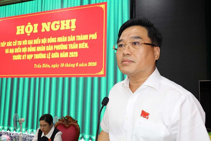 Đại biểu HĐND thành phố Đồng Nai Hồ Văn Nam, Ủy viên Ban Thường vụ Thành ủy, Bí thư Đảng ủy, Chủ tịch HĐND phường Trấn Biên phát biểu tại hội nghị. Ảnh: Thùy Anh