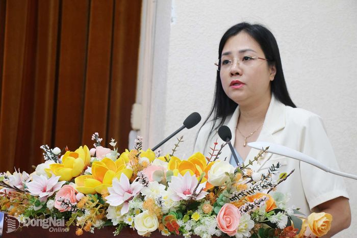 Vụ trưởng Vụ Kinh tế và Xã hội số (Bộ Khoa học và Công nghệ) Trần Thị Quốc Hiền trình bày tham luận tại hội nghị. Ảnh: Hải Quân