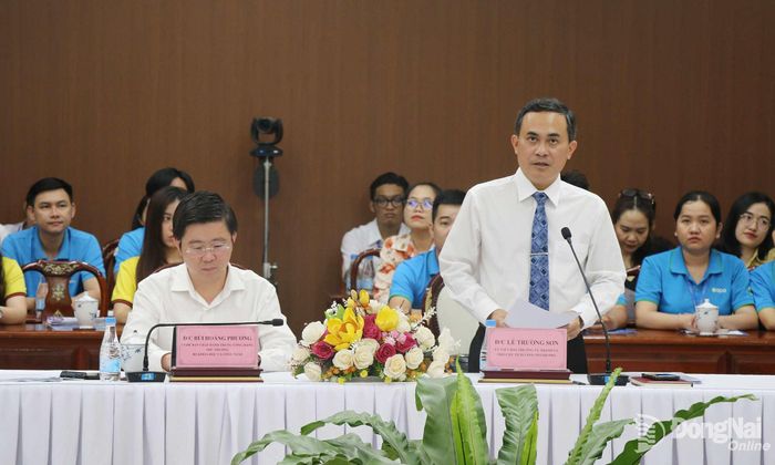 Ủy viên Ban Thường vụ Thành ủy, Phó Chủ tịch UBND thành phố Đồng Nai Lê Trường Sơn phát biểu tại hội nghị. Ảnh: Hải Quân