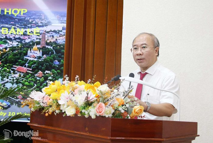 Phó Giám đốc Sở Khoa học và Công nghệ Đồng Nai Nguyễn Minh Quang tóm tắt nội dung ký kết phối hợp giữa Bộ Khoa học và Công nghệ và UBND thành phố Đồng Nai. Ảnh: Hải Quân