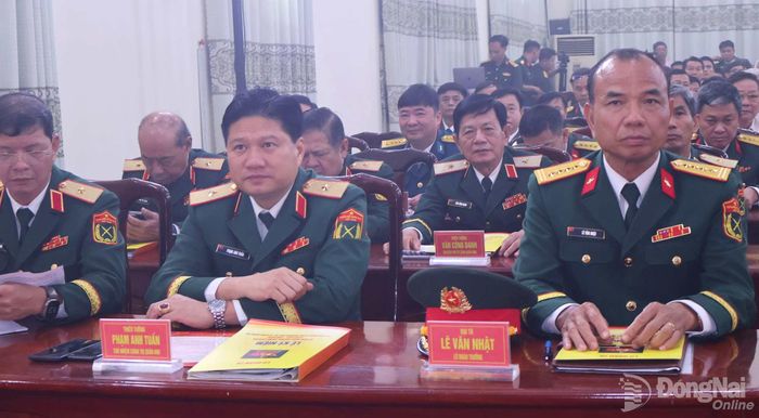 Thủ trưởng Bộ Tham mưu, Cục Chính trị Quân khu 7 và lữ đoàn dự lễ. Ảnh: Nguyệt Hà