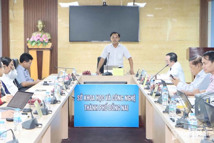 Phó Giám đốc Sở Khoa học và Công nghệ Đồng Nai Nguyễn Thanh Phong phát biểu tại cuộc họp. Ảnh: Thanh Cảnh
