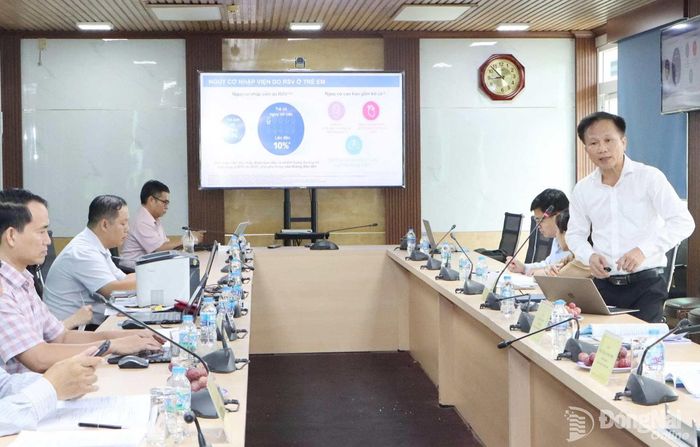 PGS.TS.BS Phùng Nguyễn Thế Nguyên, Chủ nhiệm đề tài thuyết minh tại cuộc họp. Ảnh: Thanh Cảnh