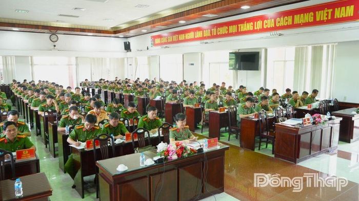 Các đại biểu về tham dự hội nghị.