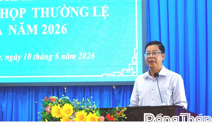 Đại biểu Trần Thanh Nguyên phát biểu tại buổi tiếp xúc cử tri xã Mỹ Đức Tây.