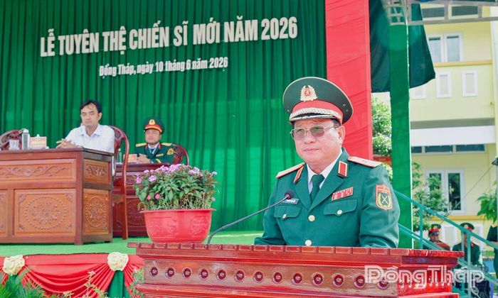 Thiếu tướng Nguyễn Văn Tiền, Phó Tư lệnh Quân khu 9 phát biểu chỉ đạo tại buổi lễ.