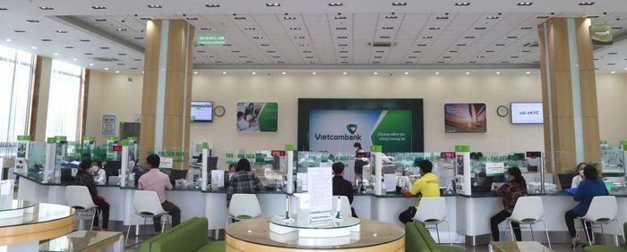 Giao dịch tại Ngân hàng TMCP Ngoại thương Việt Nam, chi nhánh Đồng Tháp.