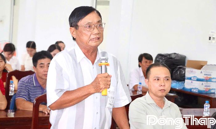 Cử tri phường Mỹ Trà nêu ý kiến tại buổi tiếp xúc cử tri. Ảnh: Việt Tiến