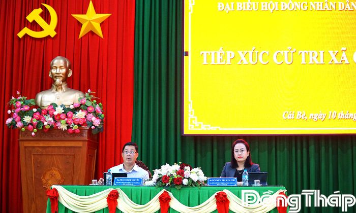 Đại biểu HĐND tỉnh lắng nghe ý kiến cử tri