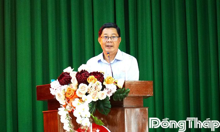 Đại biểu Trần Thanh Nguyên phát biểu tại buổi tiếp xúc cử tri.