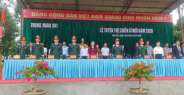 Các đại biểu dự buổi lễ tuyên thệ chiến sĩ mới. Ảnh: Vĩnh Hoàng