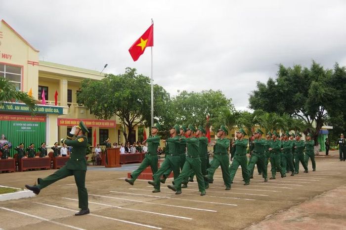  Chiến sĩ BĐBP mới duyệt đội ngũ. Ảnh: Công Cường 