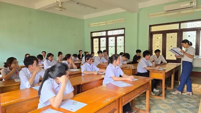 Thí sinh tại điểm thi Trường Phổ thông Dân tộc Nội trú số 2 tỉnh Gia Lai nghe phổ biến quy chế kỳ thi tốt nghiệp THPT năm 2026. Ảnh: Hoàng Hoài