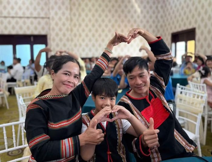 Chương trình có sự tham gia của 48 gia đình tiêu biểu trong toàn tỉnh. Ảnh: Thảo Khuy