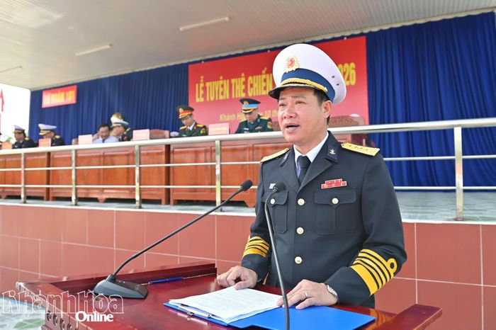 Đại tá Ngô Văn Hưng - Lữ đoàn trưởng Lữ đoàn 101 báo cáo kết quả huấn luyện chiến sĩ mới.