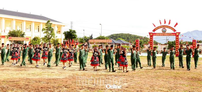 Một tiết mục văn nghệ tại buổi lễ.