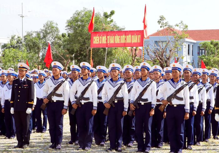 Chiến sĩ mới tham dự lễ tuyên thệ.