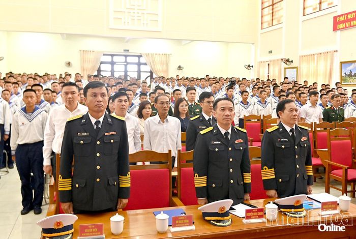 Các cán bộ, chiến sĩ dự lễ tuyên thệ.