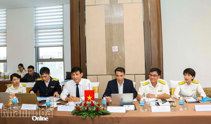 Đoàn đàm phán phía Việt Nam do ông Đặng Ngọc Minh (thứ 3 từ trái qua) làm Trưởng đoàn.