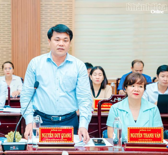 Lãnh đạo Sở Nông nghiệp và Môi trường trao đổi, làm rõ các nội dung liên quan.