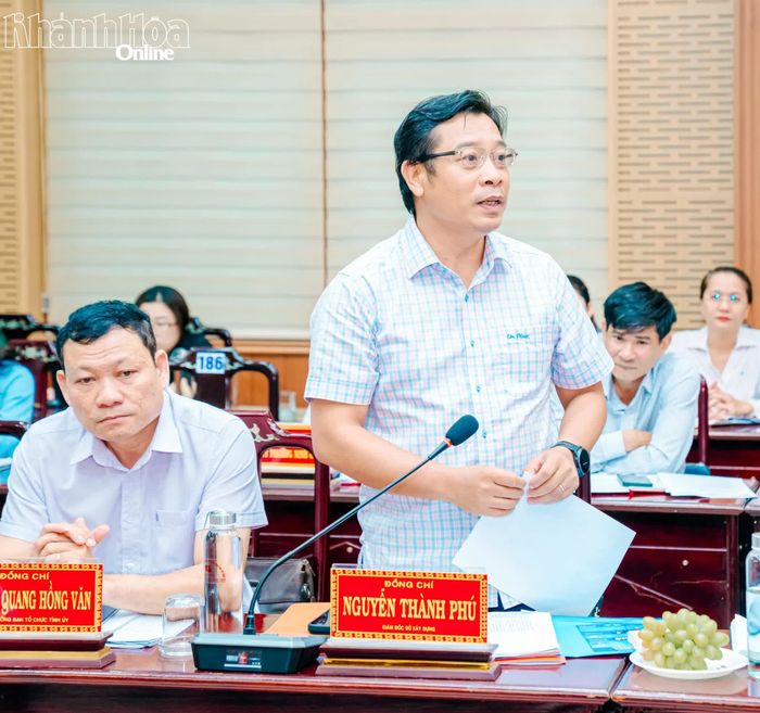 Lãnh đạo Sở Xây dựng trao đổi các vấn đề liên quan đến quy hoạch và phát triển đô thị.