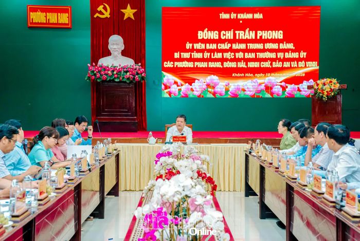 Quang cảnh buổi làm việc.