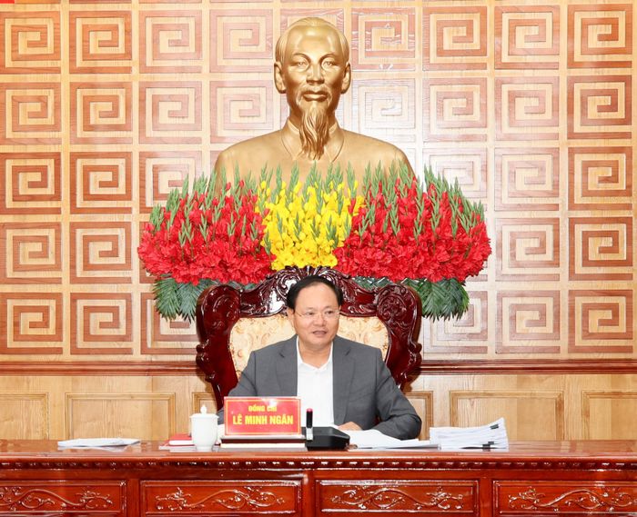 Đồng chí Lê Minh Ngân - Bí thư Tỉnh ủy, Chủ tịch HĐND tỉnh phát biểu kết luận cuộc họp.