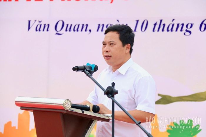 Lãnh đạo UBND xã Văn Quan phát biểu tại buổi lễ