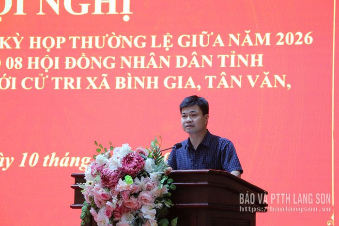Lãnh đạo UBND xã Tân Văn phát biểu tại hội nghị