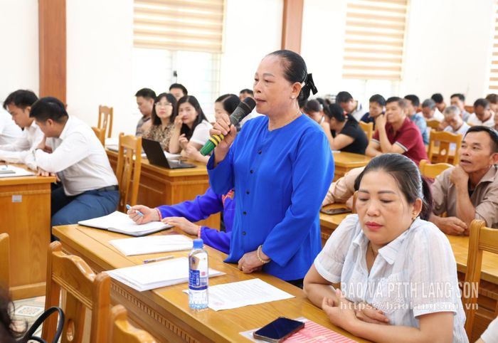 Cử tri thôn Chi Ma, xã Mẫu Sơn phát biểu ý kiến tại hội nghị